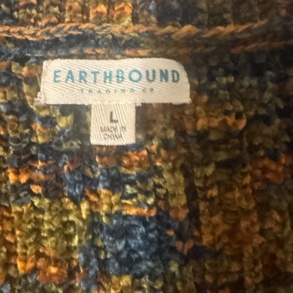 EARTHBOUND Blue and Yellow V-Neck Cropped Sweater